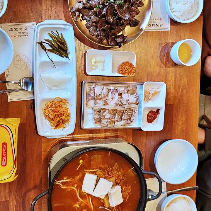 생방송오늘저녁 석쇠 불고기 & 김치찌개 단돈 1만원 황태 김치찌개와 참숯에 석쇠로 구운 불고기 불백 백반집 중랑구 신내동 맛집 추천