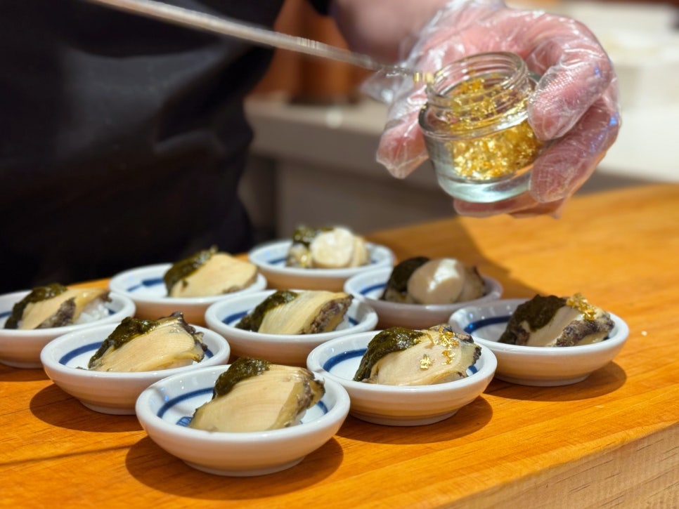 오마카세 오사이초밥 (전복과 게우소스&amp;#44; 미니우동)