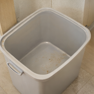 11편. 쓰레기통 냄새 심할 때 효과 있었던 냄새 관리 방법 