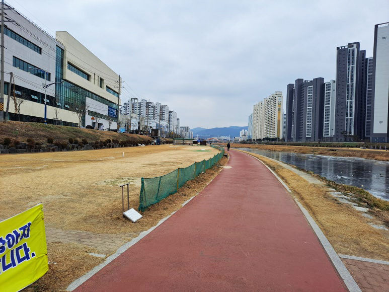 남천둔지 경산파크골프장. 경북 경산시 대평동 75-2 (강변동로)