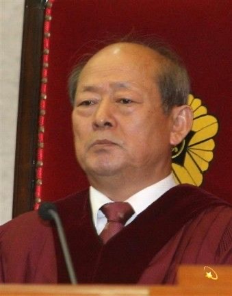 송두환 국가인권위원장 헌법재판관 경력