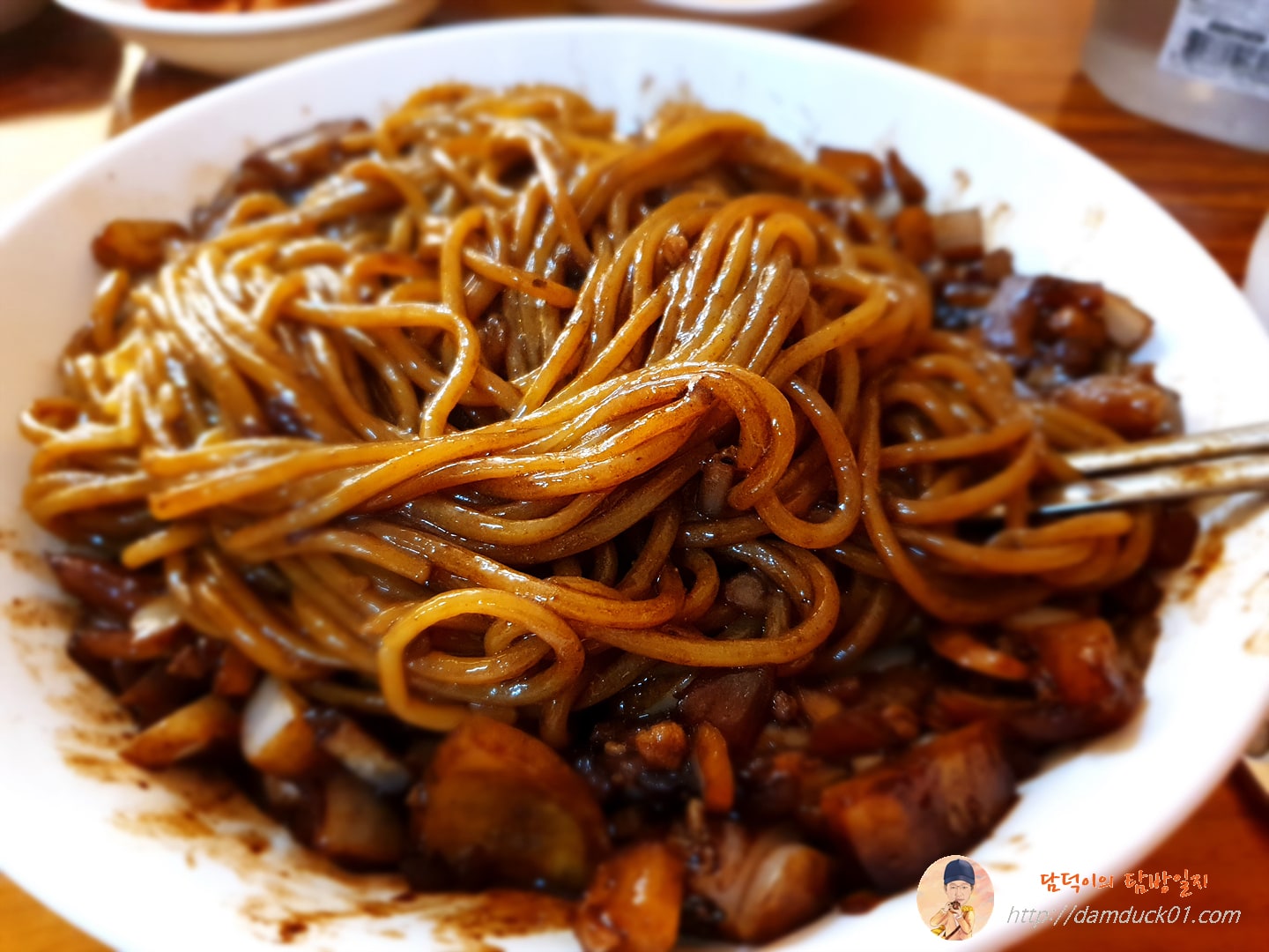 맛있게 비벼진 만석궁 유니짜장