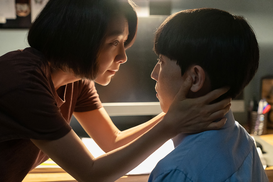 반전과 충격의 결말을 그린 엔딩으로 생각이 많아지는 영화 보통의 가족