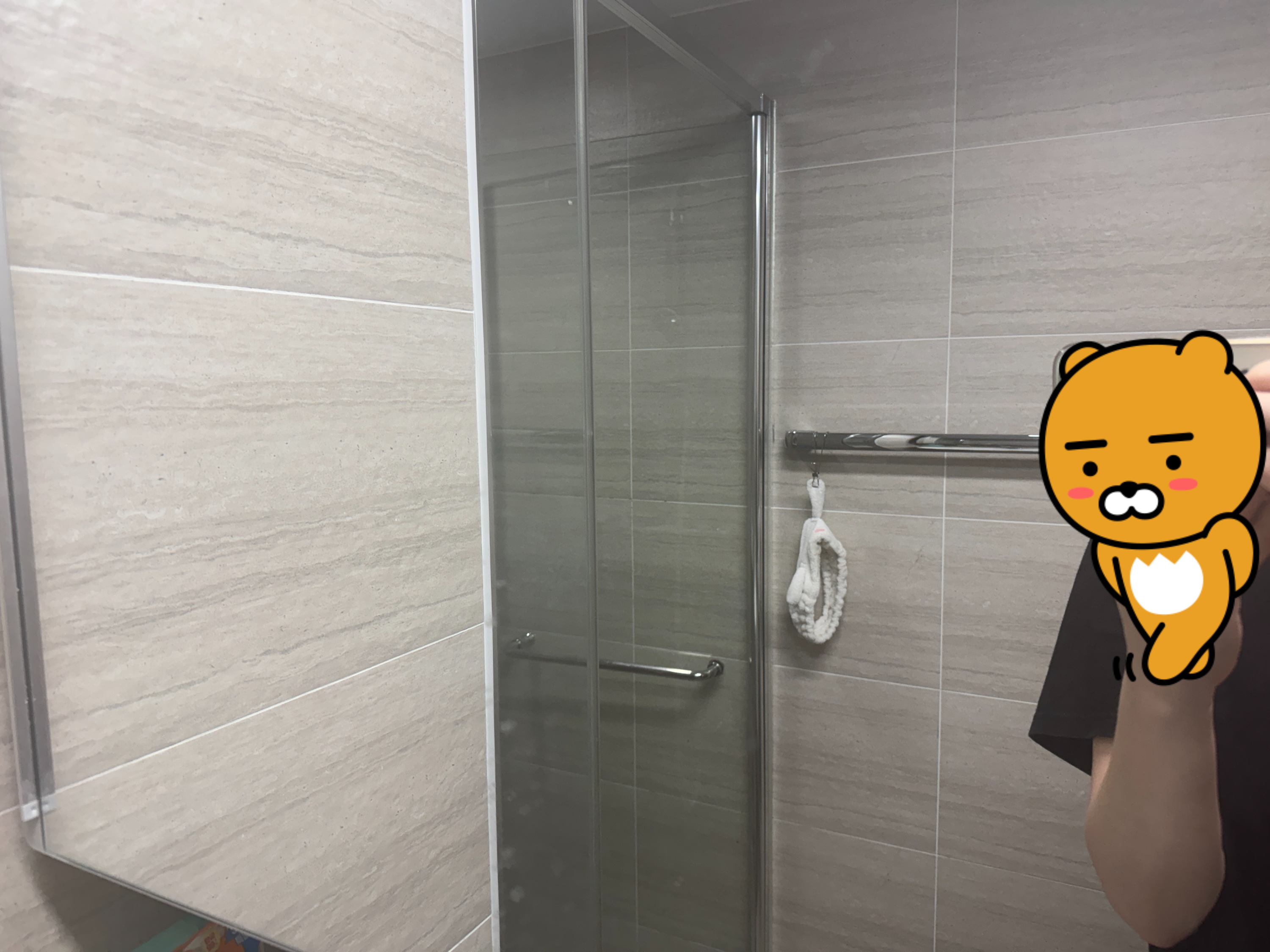 거울 얼룩 제거 방법, 매일 사용하는 욕실 거울을 깨끗하게 관리하는 습관