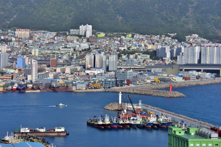 남부민동에서 바라본 부산 남항