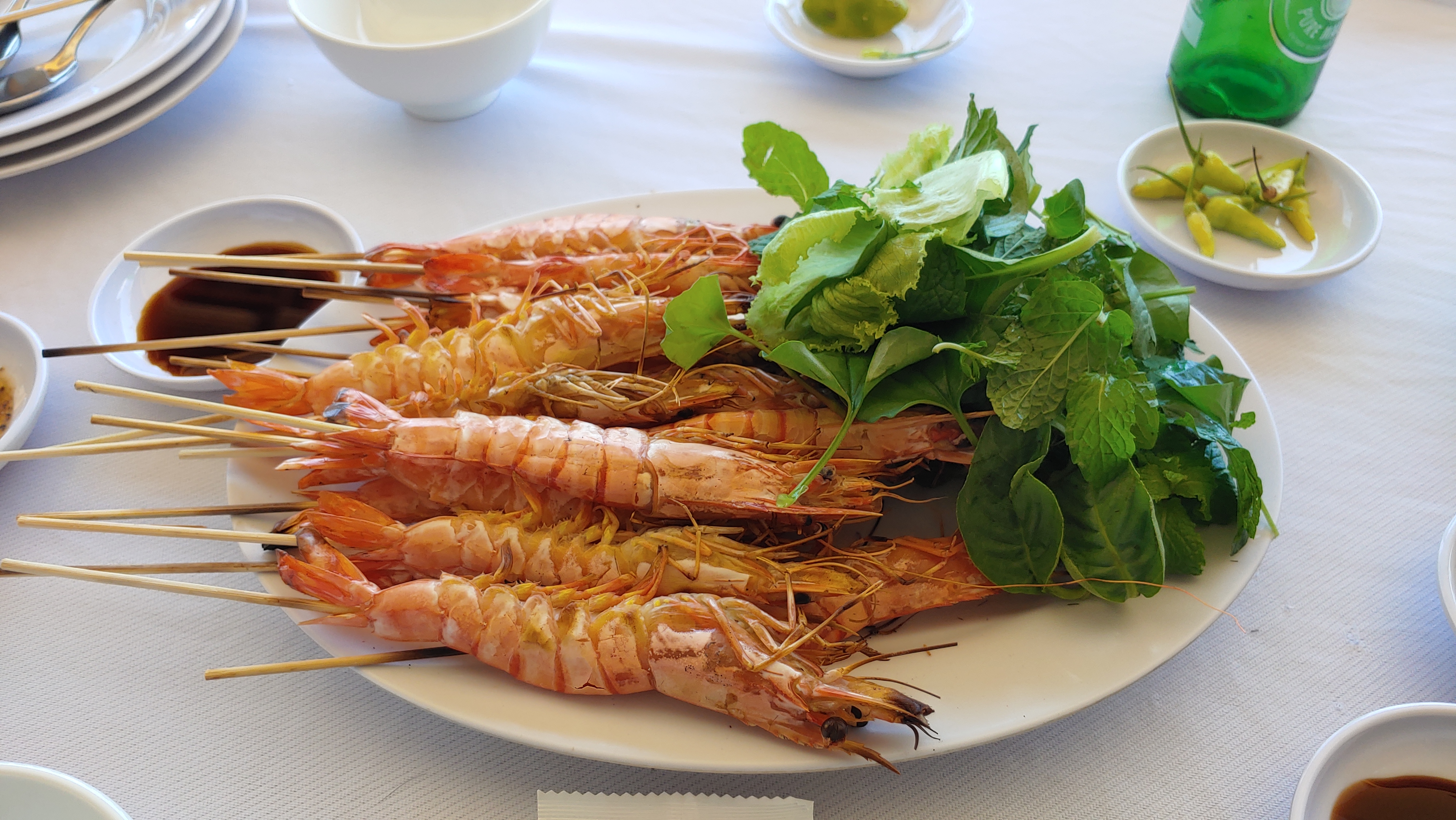 새우구이와 향채