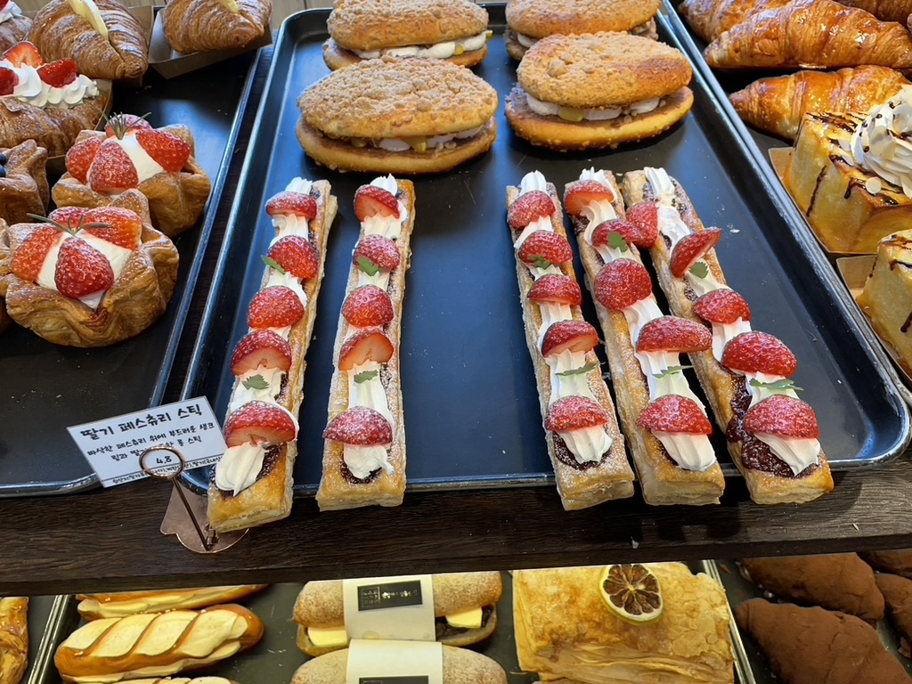 딸기 페스츄리 스틱