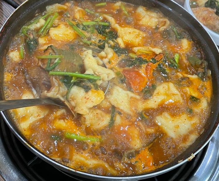 팔팔 끓고 있는 생방송투데이 16년 전통 메기매운탕