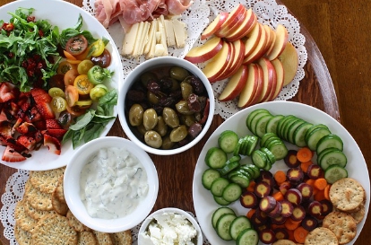 식사 전후 스트레칭과 건강한 식단의 환상적인 조합