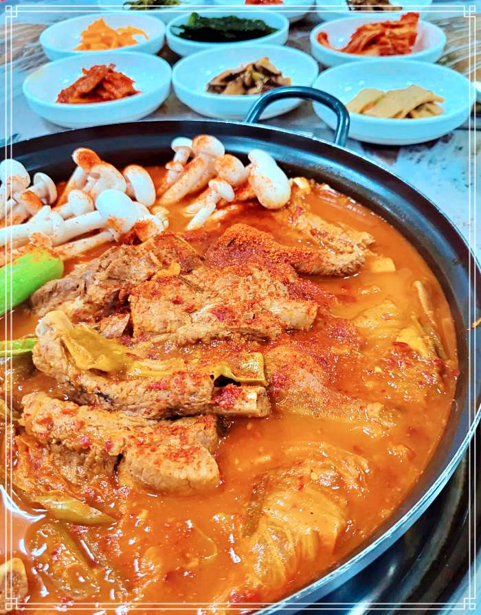 단양 구인사 맛집 10가지 넘는 밑반찬, 불고기, 버섯전골