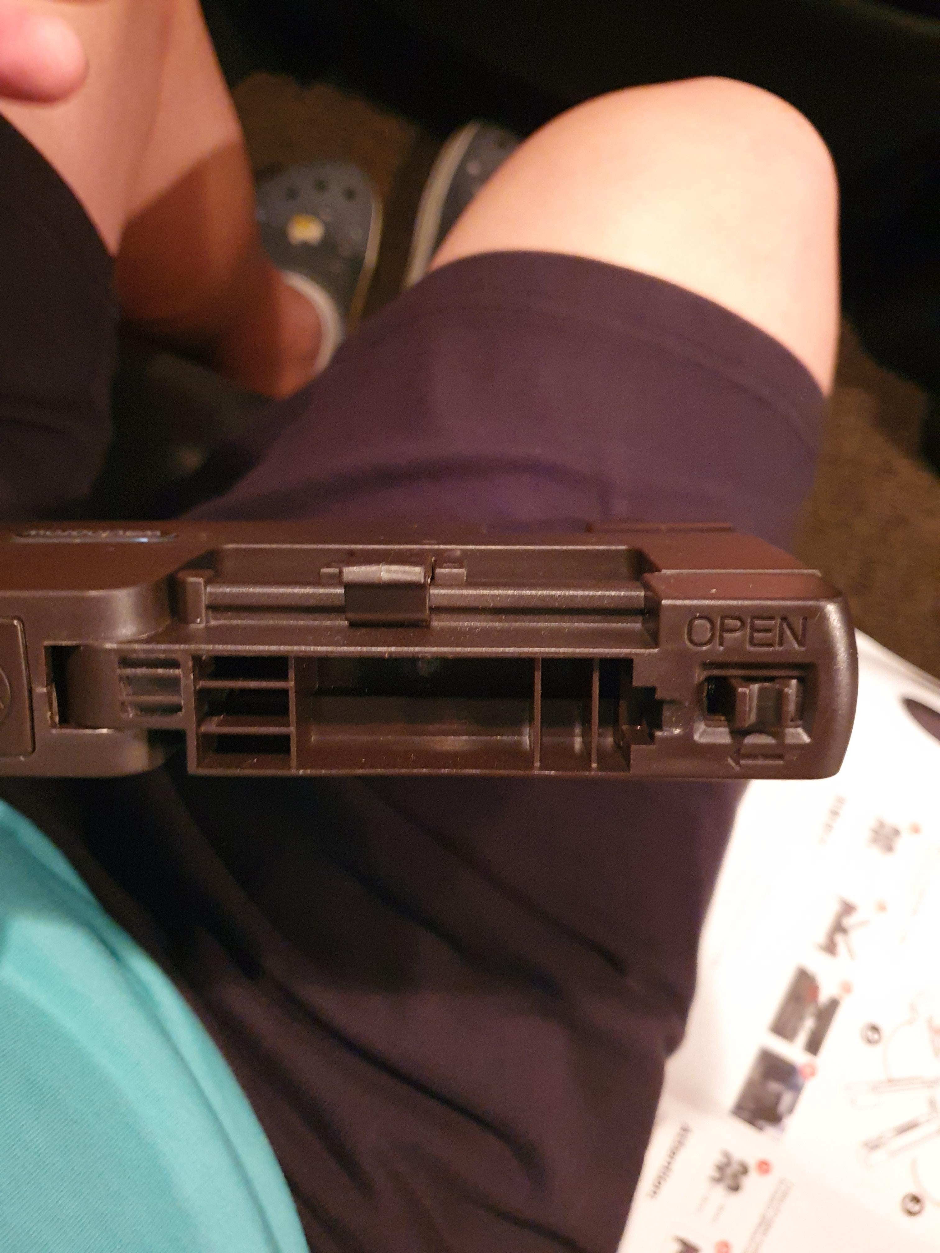 키즈 헤드레스트 고정 뭉치 툴의 케이스 제거완료!