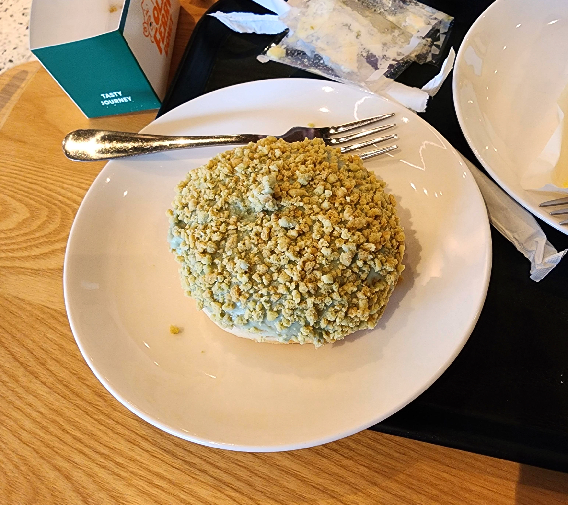 스타벅스_OFD피스타치오크림도넛