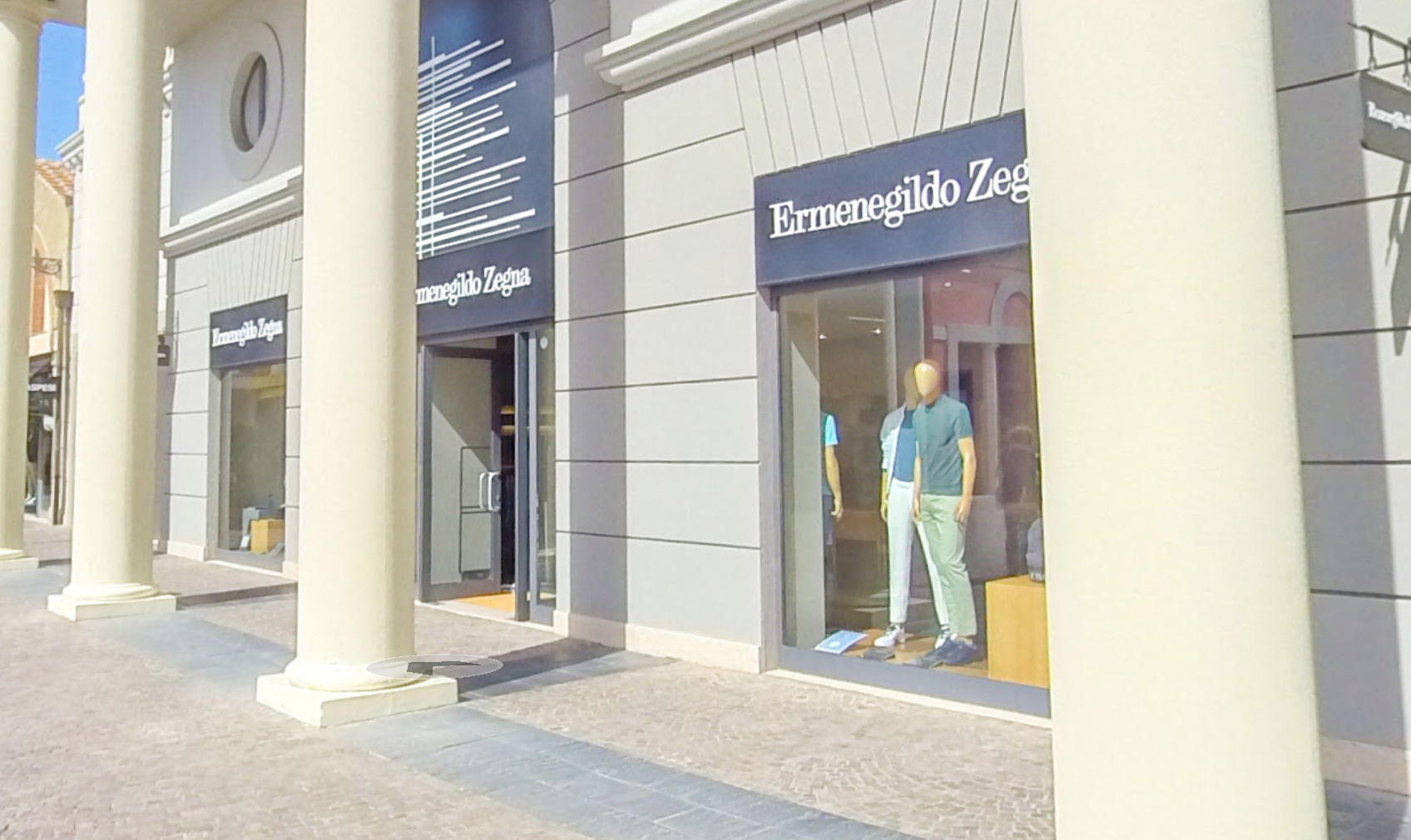 카스텔 로마노 아울렛에 있는 남성복의 명품 제냐 매장 입구 모습