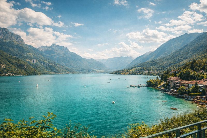 에메랄드빛 알프스 호수, 안시의 상징