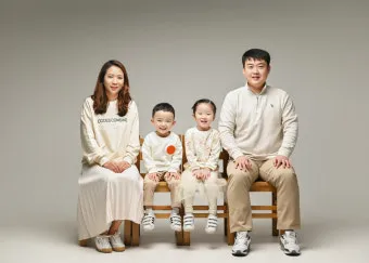 가족 사진 기념일 실내 조명 반사판 따뜻하게 찍기_7