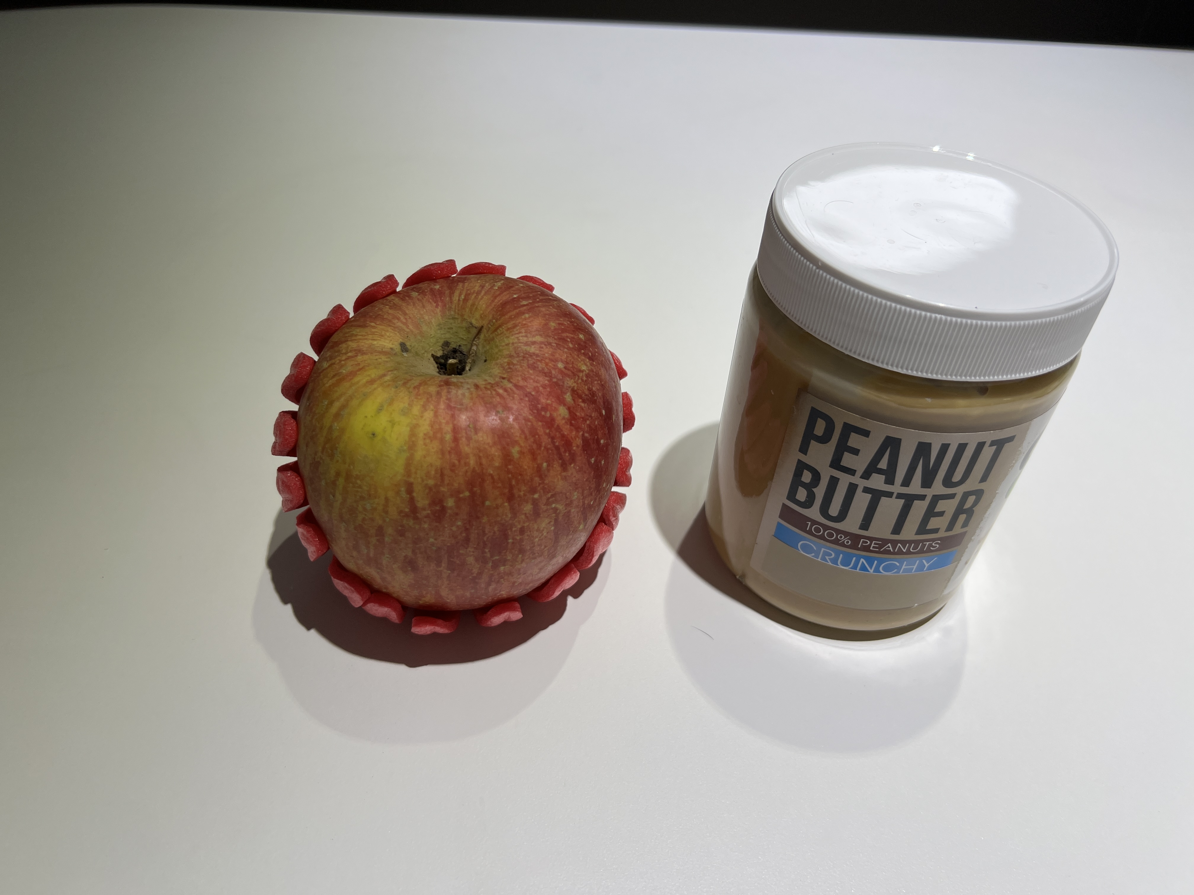 건강한 아침 식사 메뉴 사과와 땅콩버터