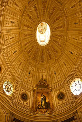 성당 천정 사진