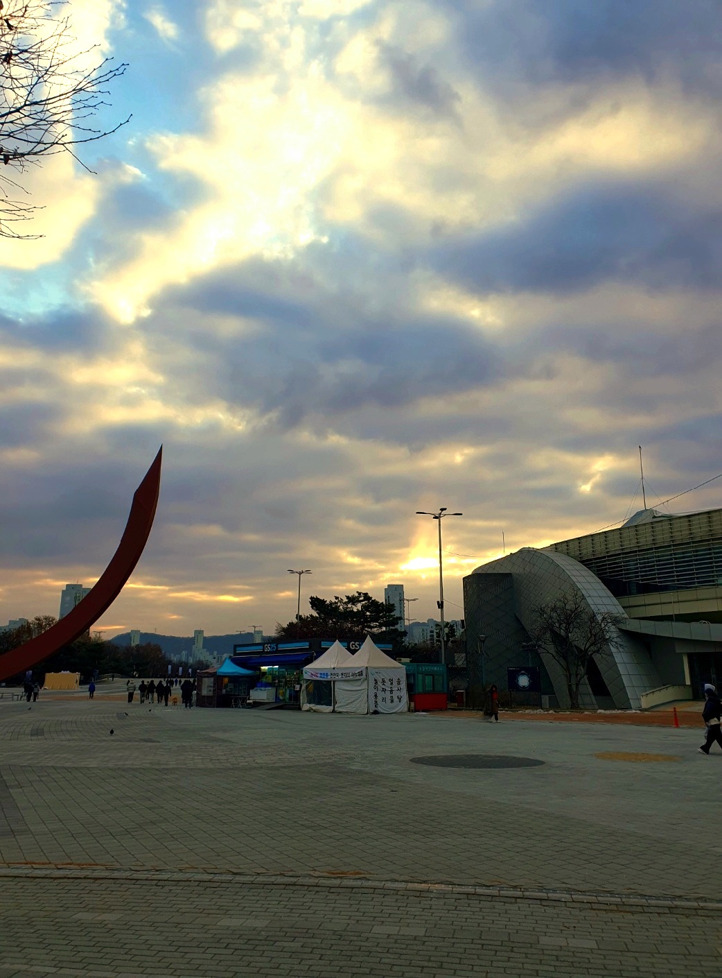 오늘-공원에-사람이-많았어요.