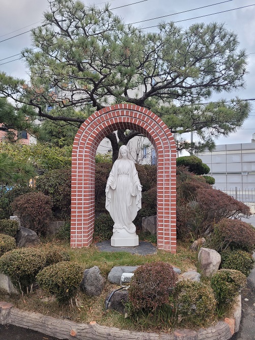 군산 옥봉성당 성모상