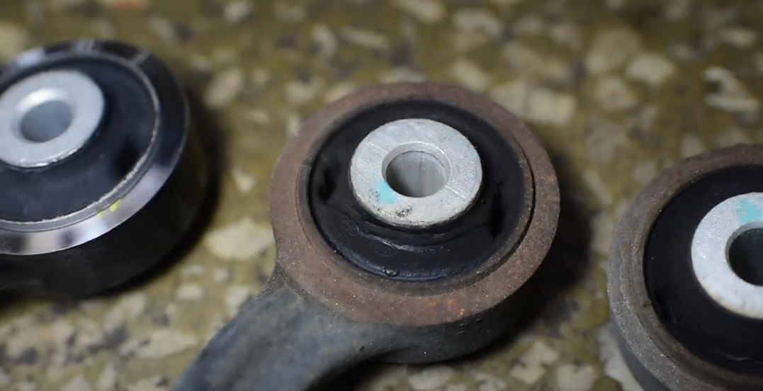 찌그덕소리-로워암-고무부싱