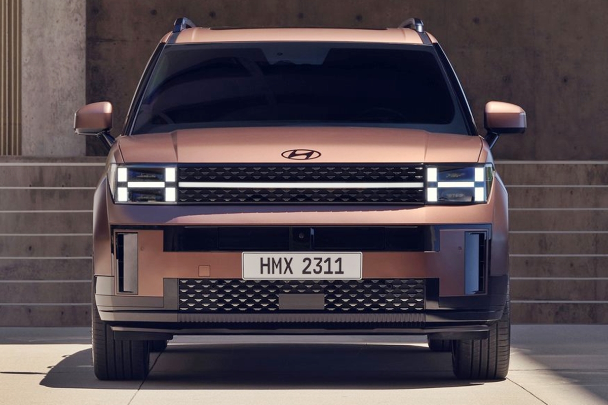 현대자동차가 개발 중인 신형 '싼타페 플러그인 하이브리드(PHEV)'가 내년 국내에 출시될 전망이다.