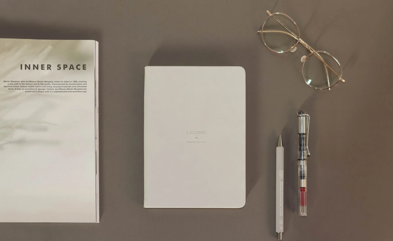 오롬-다이어리와-볼펜들