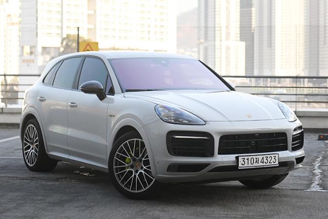 포르쉐 카이엔 E-하이브리드 플래티넘 에디션