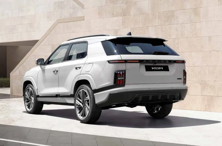 2025 액티언 하이브리드 후방 이미지