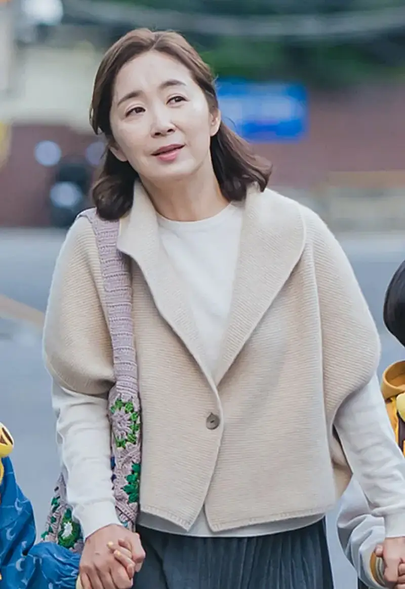 나의 완벽한 비서에서 이정순 역을 맡은 윤유선