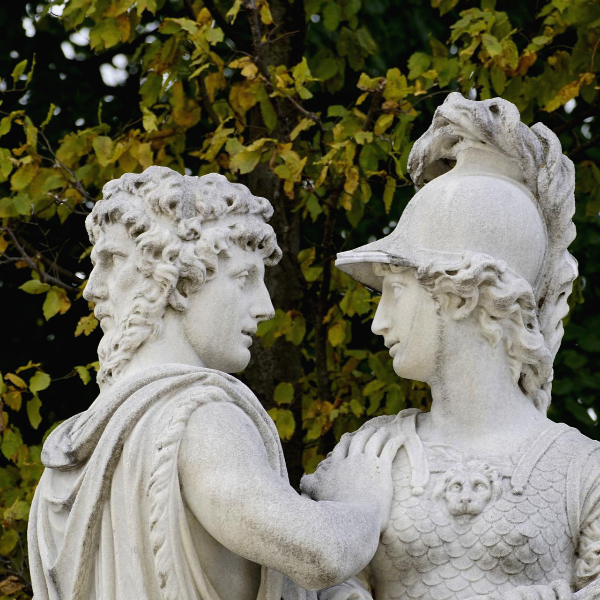 월별 영어 시작은 당연히 1월이죠.
1월은 January라고 합니다.
January는 로마 신화의 신
Janus(야누스) 이름에서 기원했는데요.
야누스는 머리의 앞뒤에
얼굴을 가진 신이에요.
고대 로마인들은 문에 대해서
야누스 신처럼 앞뒤
구분이 없다고 생각하였고
성이나 집의 문을 지키는 신으로 섬겼어요.
또한 문이 집 안의 시작이자
집 밖의 시작을 나타내기 때문에
야누스 신을 모든 사물과 계절의
시작을 주관하는 신으로 섬겼다고 합니다.
그렇기 때문에 1월은
야누스의 달이라는 뜻의
라틴어 Januarius(야누아리우스)에서
유래하게 된 것이죠.