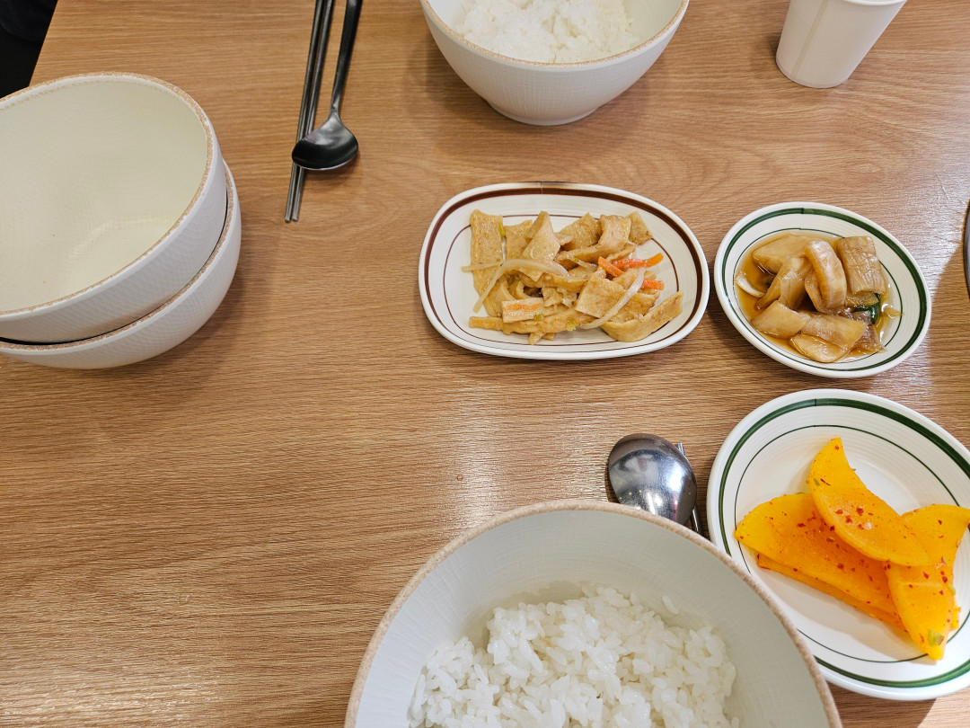 인계동 부찌식당 밑반찬 구성