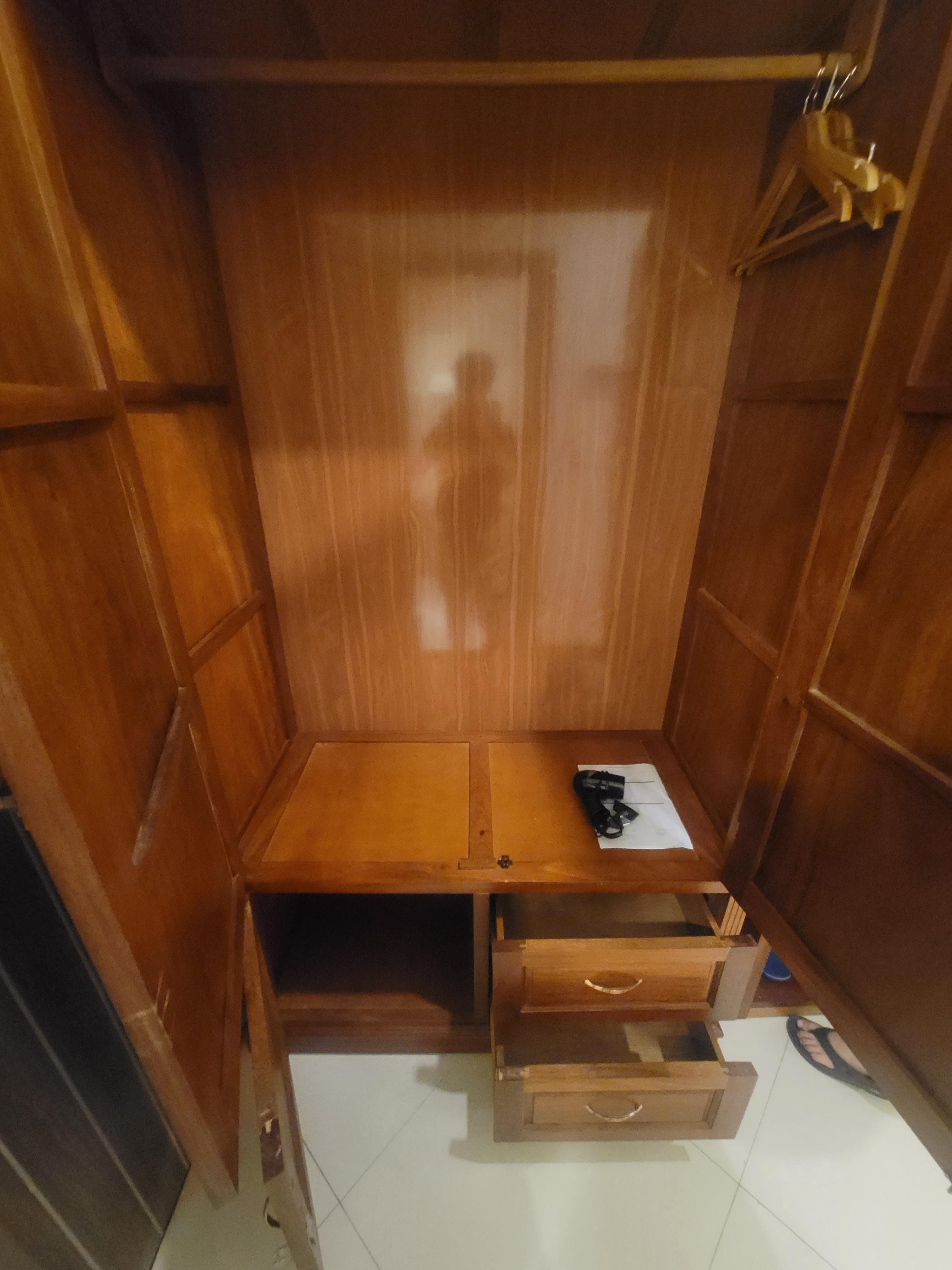 네이비호텔 옷장