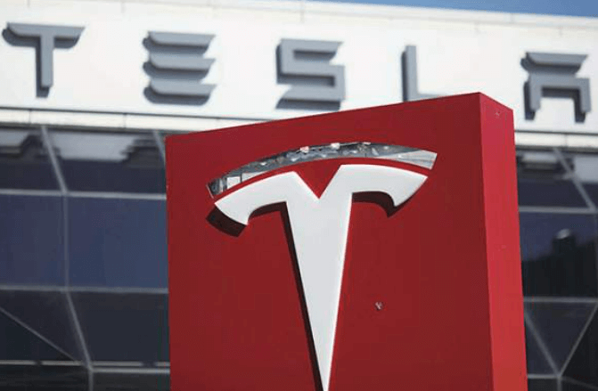 테슬라 건물 앞