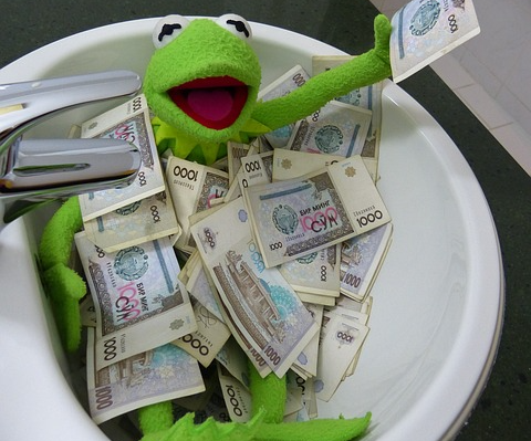 돈과 개구리 인형