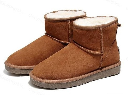 겨울 여행 시 필수 아이템 털 부츠