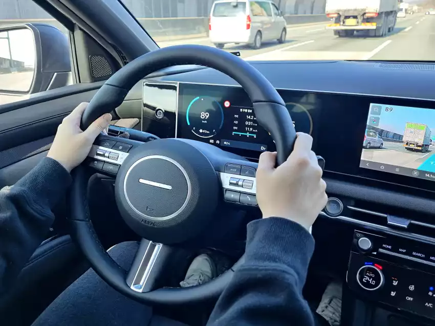 운전면허 취득 후 첫 고속도로에 올랐습니다.