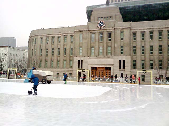 서울광장 스케이트장(Seoul Plaza Ice Rink)