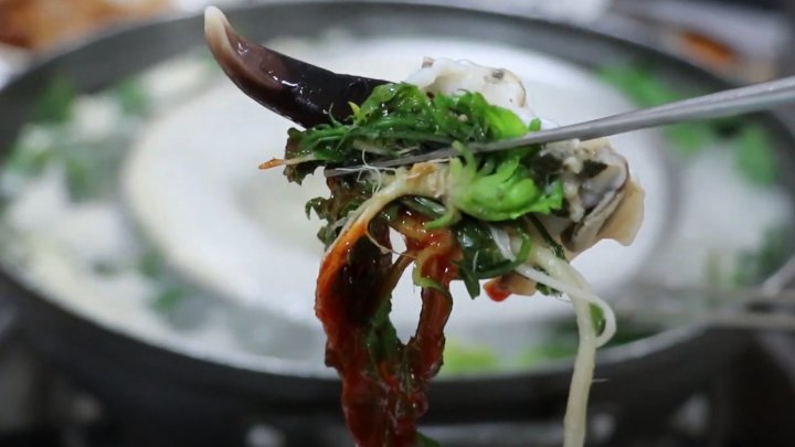 냉이와-함께-먹는-새조개-샤브샤브