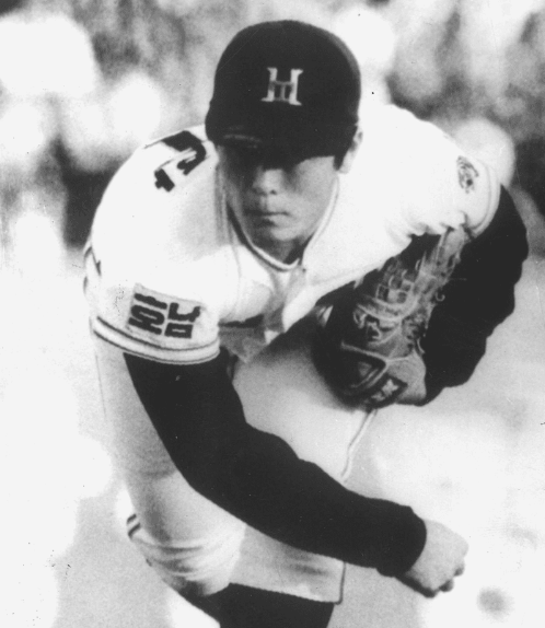 투수로 활약하는 모습을 보여주는 김성한