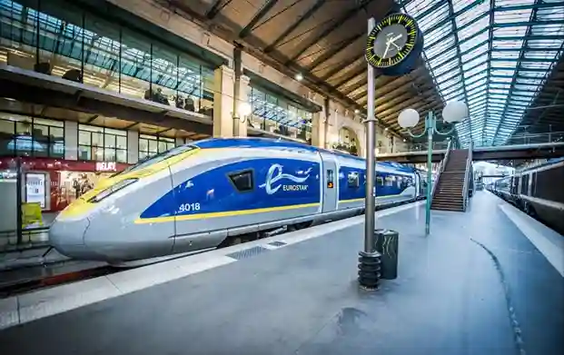 유레일 글로벌 패스 사용이 가능한 유럽 기차역 플랫폼의 유로스타 고속열차