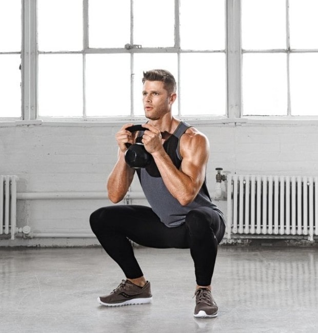 스쿼트 하는 모습