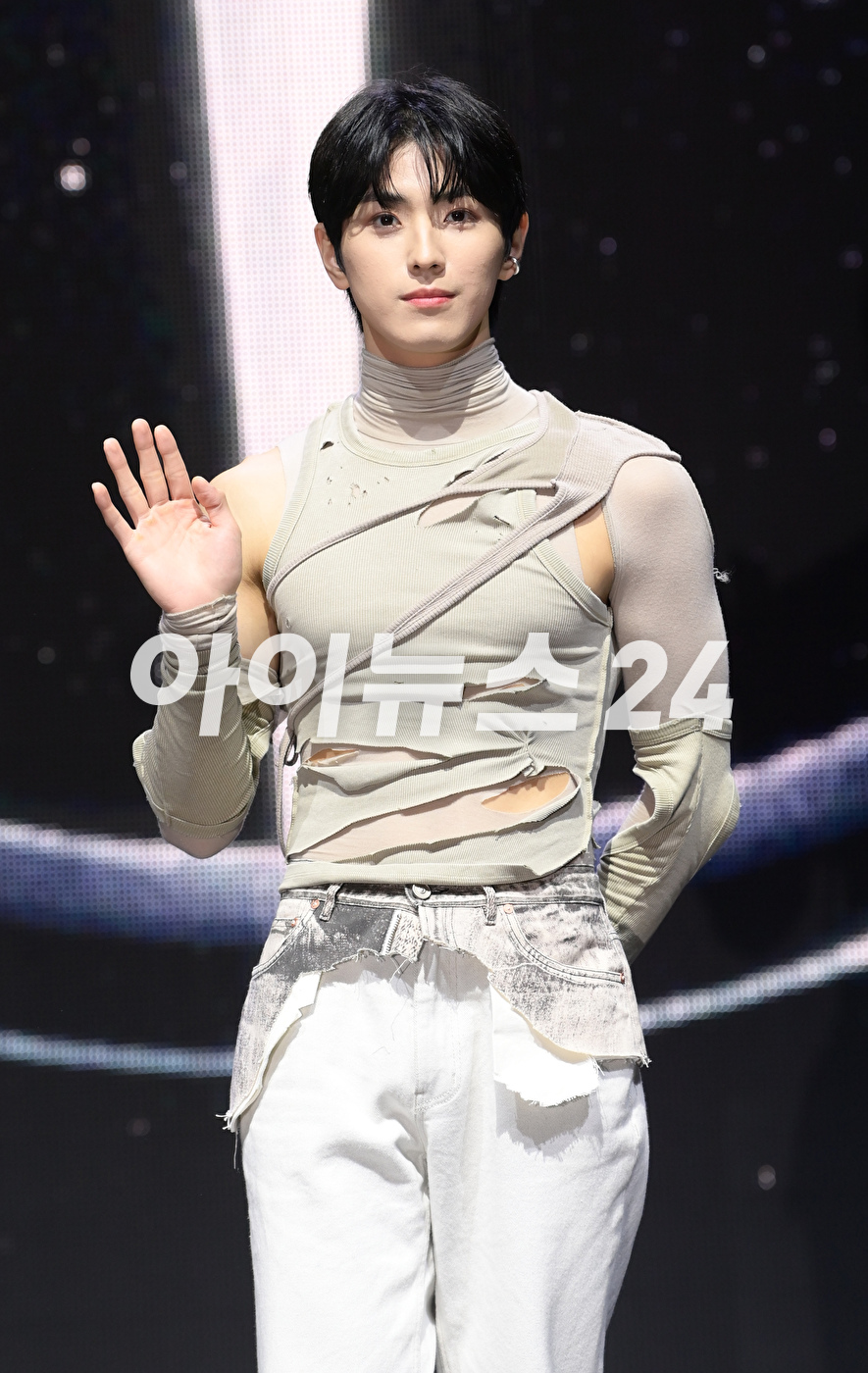 그룹 CIX 용희가 29일 오후 서울 연세대학교 백주년기념관에서 열린 CIX(씨아이엑스)의 여섯 번째 EP '오케이 에피소드 2: 아임 오케이'(OK Episode 2 : I'm OK) 발매 기념 쇼케이스에 참석하고 있다. [사진=정소희 기자]