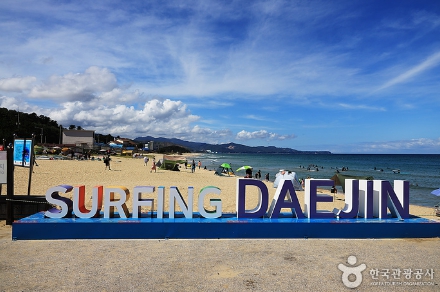 대진해수욕장-모래사장-조형물