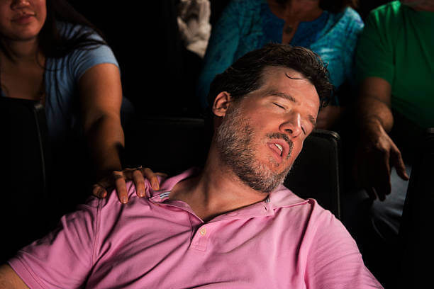 기면증과 뇌의 관계 및 원인&amp;#44; 증상&amp;#44; 치료까지 알아봤습니다. 불면증은 잠을 못 자는 걸 말하지만 반대로 기면증은 잠을 너무 자서 문제인 질병입니다. 삶의 질이 떨어지는 기면증에 어떤 문제점이 있는지 읽어보시기 바랍니다. 