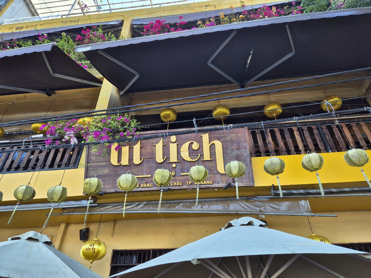 읏 띠크 카페(UT TICH)