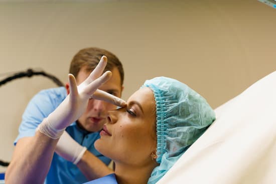 비중격 교정술(Septoplasty) &ndash; 숨 쉬는 코로 바꿔주는 근본 수술
