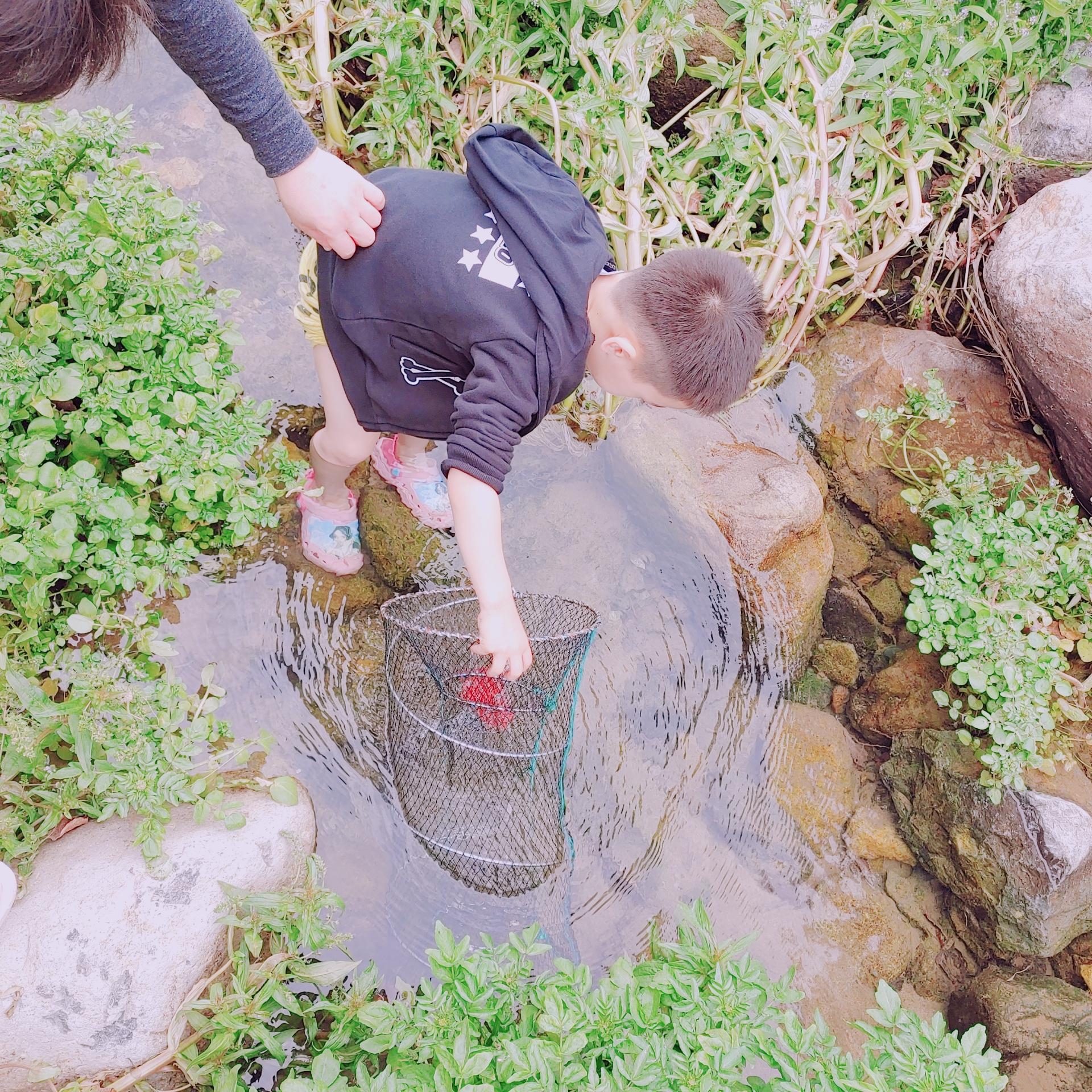 통발_던지는_아이
