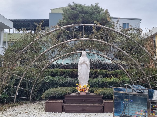 세종 조치원성당 성모상