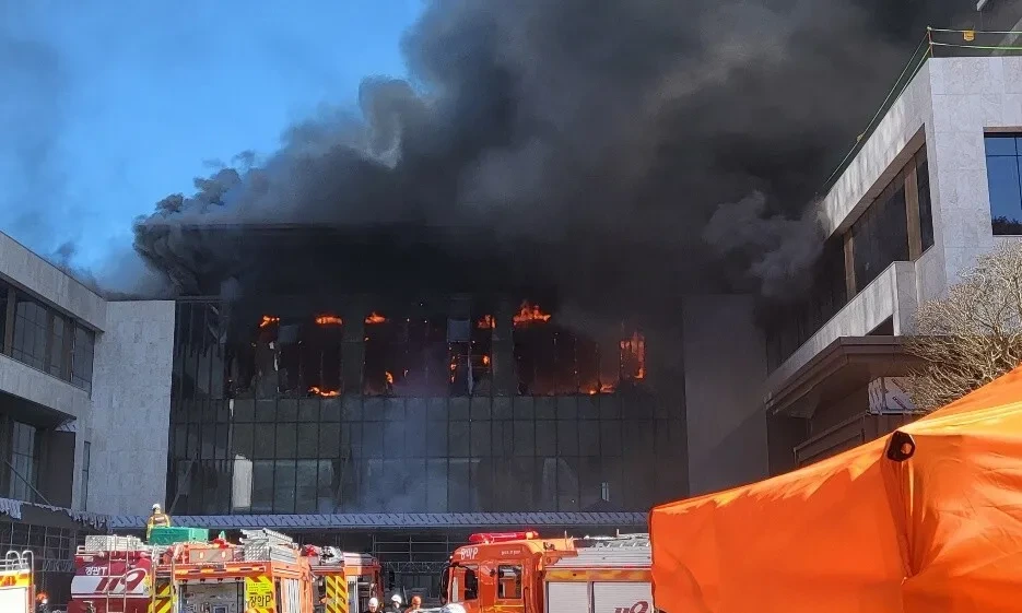부산 반얀트리 호텔 공사장 화재 발생 6명 사망, 25명 부상
