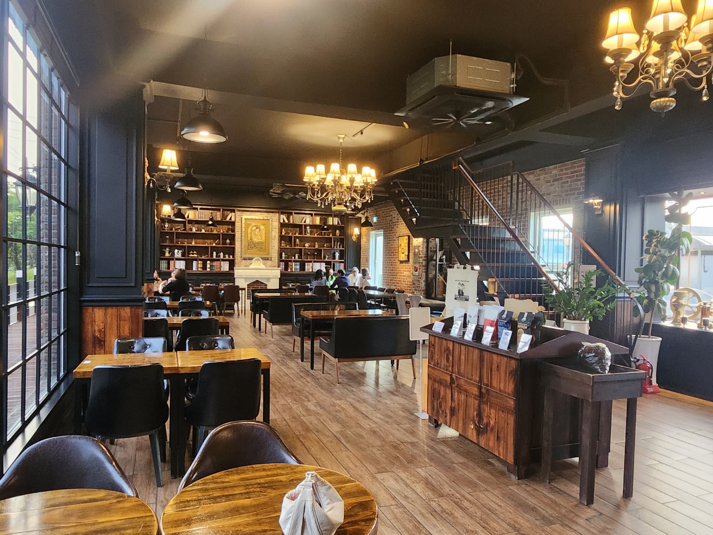 용인 에버랜드 근처 카페 추천: 분위기 좋은 카페 케이브로스 커피